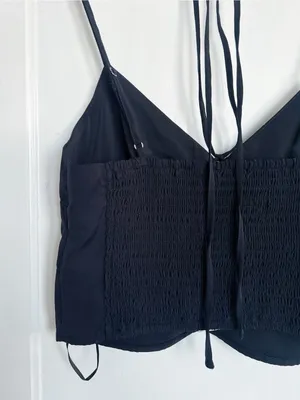 Abercrombie • Strappy Keyhole Cami cropped halter tie neck crop top tank thumbnail 10