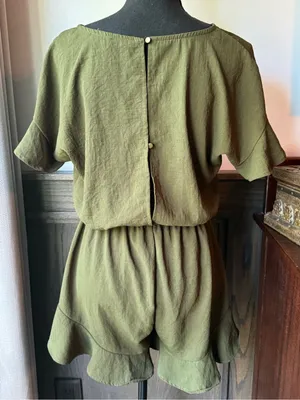 Bluivy Olive Green Ruffle romper medium euc thumbnail 4