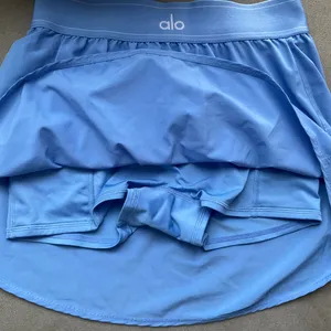 Alo Yoga Match Point Tennis Skirt Crystal Clear Blue M thumbnail 4
