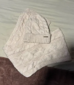 Michael Kors hat and scarf set thumbnail 1