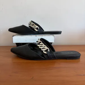 BCBGeneration Womens Black Pointed Toe Mules Silver Chain Link Flats Size‎ 9.5 thumbnail 3