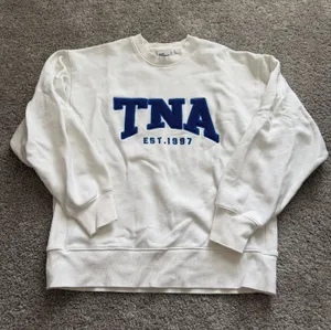 Aritzia TNA Boyfriend Cozy Fleece Crewneck thumbnail 1