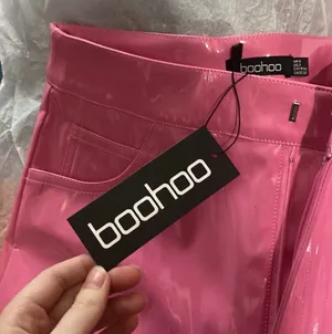 Boohoo x Megan Fox Straight Leg Vinyl Trousers Pink thumbnail 8
