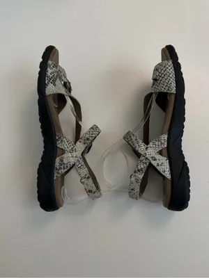 Taos Sandals Beauty Buckles Adjustable Comfort Travel Reptile Print Black Grey thumbnail 5