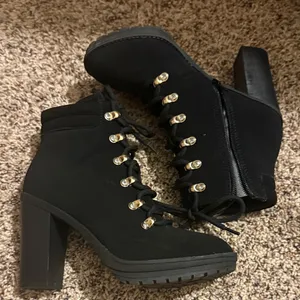 Elegant Black Lace-Up Heeled Boots thumbnail 1