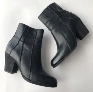 Frye Essa Seam Bootie Black Leather Western Almond Toe Ankle Zip Sz 6.5 thumbnail 1