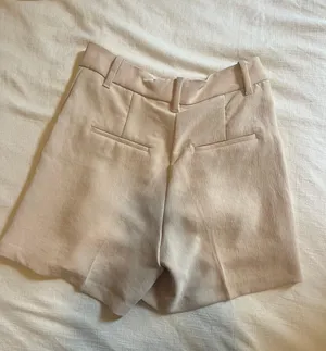 Aritzia Wilfred Pleated Shorts thumbnail 2