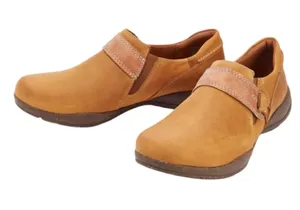 Brand New Clarks Women's Size 7.5 Dark Tan Brown Clogs Booties Boots thumbnail 1