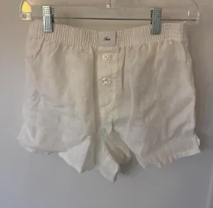Aritzia TNA white linen shorts new with tags thumbnail 1