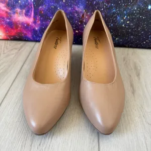 TROTTERS Womens Beige‎ Kiera Pointed Toe Kitten Heel Slip On Pumps Sz 8.5 thumbnail 2