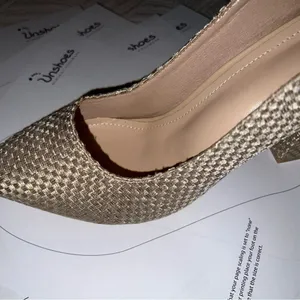 Nwot! Adorable no tag tan weaved look pointy toe heels! thumbnail 8