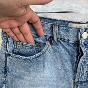 We The Free Women’s Shorts Blue Denim Button Fly Cut Off Distressed Size 26 thumbnail 6