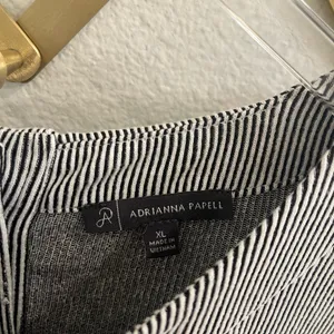 Adrianna Papell Boxy Knit Striped Short Sleeve Top Button Back XL Grey thumbnail 3