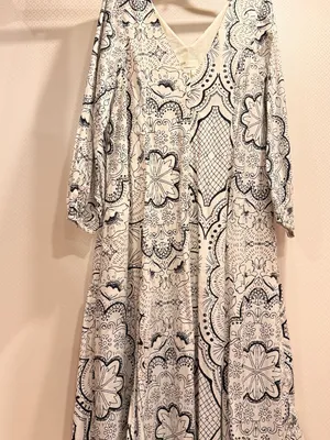 Anthropologie Long-Sleeve V-Neck Dress Midi Style Size M thumbnail 3