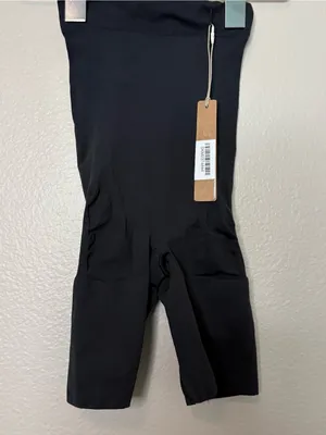 Skims shapewear bodysculpt sheer seamless mid thigh sculpt onyx black S women thumbnail 2