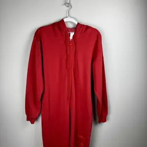 Fabletics Red Fleece Hooded OnePiece Sz Small Track Ski Camping Snow‎ Lounge thumbnail 10