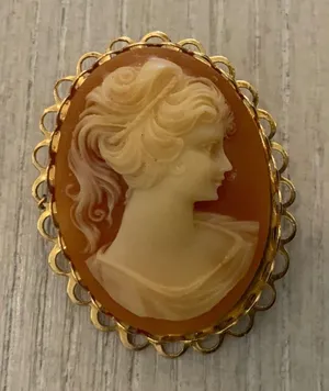 Vintage brooch Gold thumbnail 1