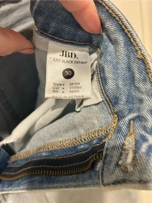Light Blue Women’s Boyfriend Jeans - Casual Straight Fit thumbnail 4