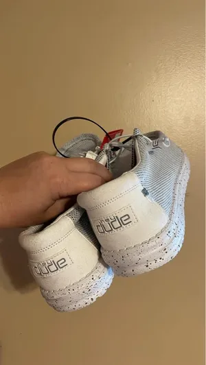 Men’s size 9 Hey Dudes thumbnail 2
