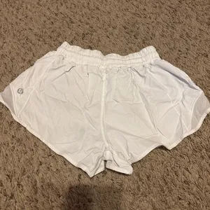 Lululemon White Shorts Hotty Hot 2.5" Low-Rise Lined thumbnail 2
