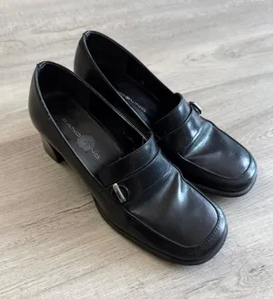 Bandolino Black Leather Mid-Heel Loafers with Silver Accent Size 6.5 thumbnail 1