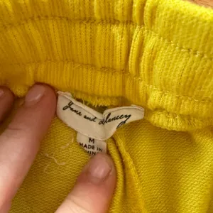Jane and Bleecker Daisy Shorts Yellow Medium Boho Floral Summer Lounge Casual thumbnail 2