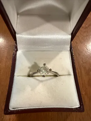 Vintage Classic Solitaire White Cubic Zirconia Silver-Tone Ring Size 8 thumbnail 1