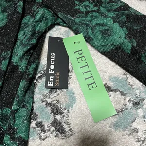 NWT PM Enfocus Petite Women’s Sparkly Floral Blouse Shirt Top Accessory Formal thumbnail 4