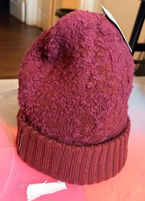 Lululemon Ombre Knit Textured Beanie RDMR Merlot Red One Size NWT thumbnail 1