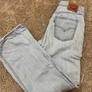 Levi’s Low Pro Straight Jeans Light Wash Distressed Size 25 Women’s thumbnail 10
