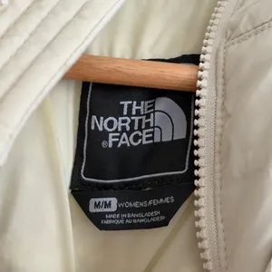 The North Face 550 Puffer Jacket Size Medium Women’s Cream Off White Down Hooded thumbnail 3