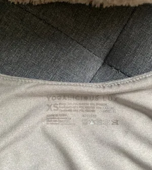 Workout top with built in bra Gray Size XS thumbnail 3