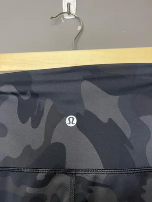 Lululemon Leggings Womens Medium Black Camo High Rise Ankle Yoga Pants Athletic thumbnail 4