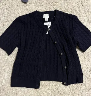 H&M Sweater thumbnail 1