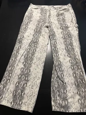 RSQ Womens Snakeskin Print Carpenter‎ Pants Grey White Wide Leg Size 31 thumbnail 1