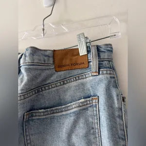 Aritzia Denim Forum Light Wash The Arlo‎ High Rise Straight Distressed Jeans thumbnail 4