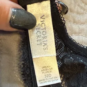 Victoria's Secret Black and Cream Lace Bra. 32-D thumbnail 4