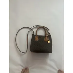 MICHAEL Michael Kors NWOT Mercer Shopper Crossbody Bag with removable strap. thumbnail 2