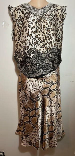 Women's stylish set -blouse and skirt.Size L. $30. thumbnail 1