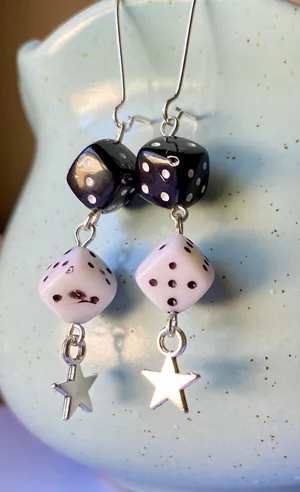 Handmade y2k Kawaii black&white dice star dangle earrings 💚💚 thumbnail 3
