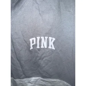 PINK Victoria's Secret Grey White Colorblock V-Neck Graphic Crop Top XL Y2K thumbnail 4