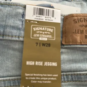 Signature Levi High Rise Jeggings 7 28W Light Wash thumbnail 8