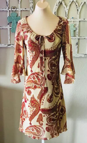 Vintage City Triangles Cream Dress with Red Paisley Accents thumbnail 1