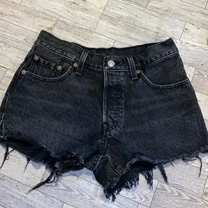 Levi’s 501 Button Fly Cut Off Jean Shorts Women’s Size Waist 25 Black thumbnail 1