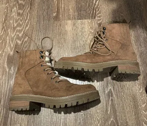 Universal Threads Brown Suede Boots thumbnail 3
