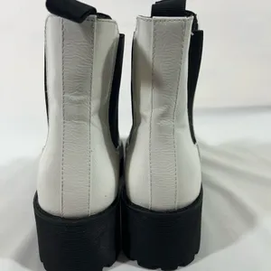 Dirty Laundry Chunky Lug Chelsea Boot Women‎ 8 White/Black Faux Patent Leather thumbnail 4