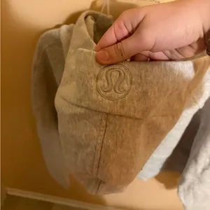Lululemon Scuba Oversized 1/2 Zip Hoodie in Heathered Core Ultra Light Gray thumbnail 7