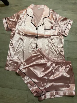 NIB- Pink Satin Pajama Set Short Sleeve Button Down Shorts Sleepwear Medium thumbnail 1