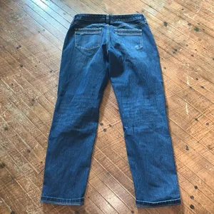 White House Black Market Blanc 4 cropped distressed jeans thumbnail 4