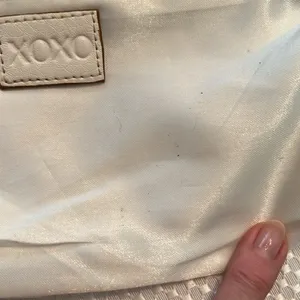 XOXO Y2K white faux leather wristlet clutch with silver heart EUC thumbnail 15